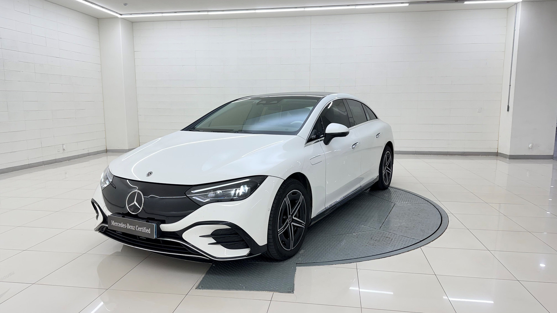 MERCEDES-BENZ EQE - View 1