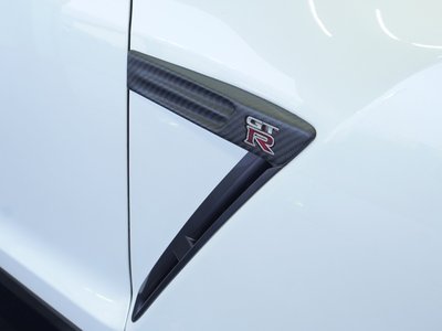 NISSAN GT-R - 7