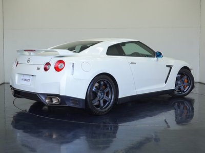 NISSAN GT-R - 2