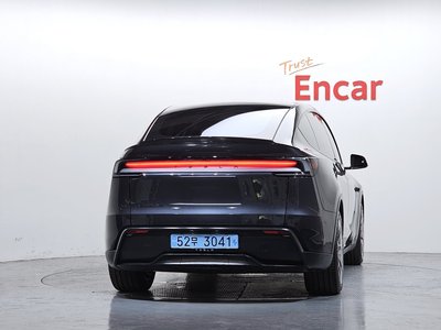 TESLA MODEL Y - 4