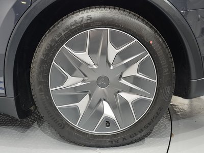 TESLA MODEL Y - 8