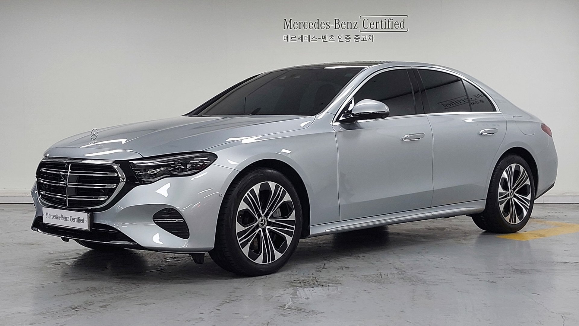 MERCEDES-BENZ E-CLASS - View 1