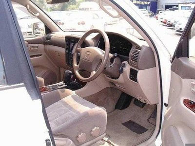 TOYOTA LAND CRUISER 100 - 3