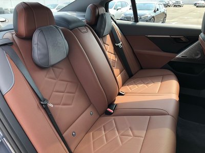 2025 BMW 5 SERIES 缩略图 11