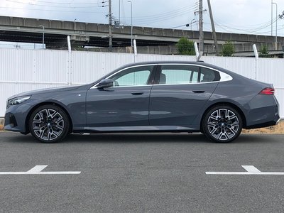 2025 BMW 5 SERIES 照片 4