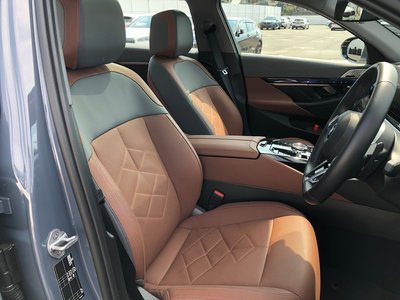 2025 BMW 5 SERIES 照片 10
