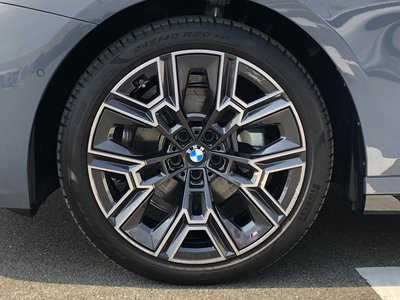 2025 BMW 5 SERIES 照片 9