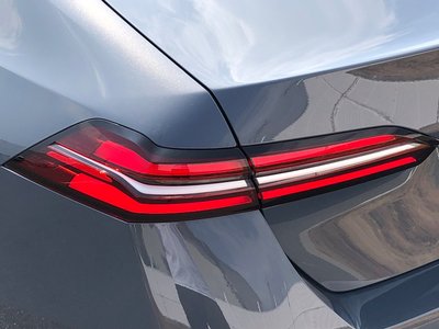 2025 BMW 5 SERIES 缩略图 15