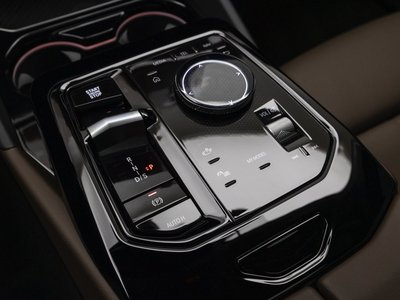 2025 BMW 5 SERIES — миниатюра 11