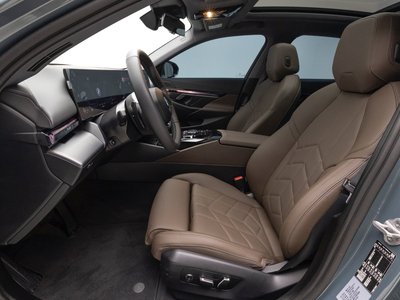2025 BMW 5 SERIES — миниатюра 12