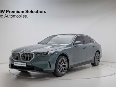 2025 BMW 5 SERIES photo 1