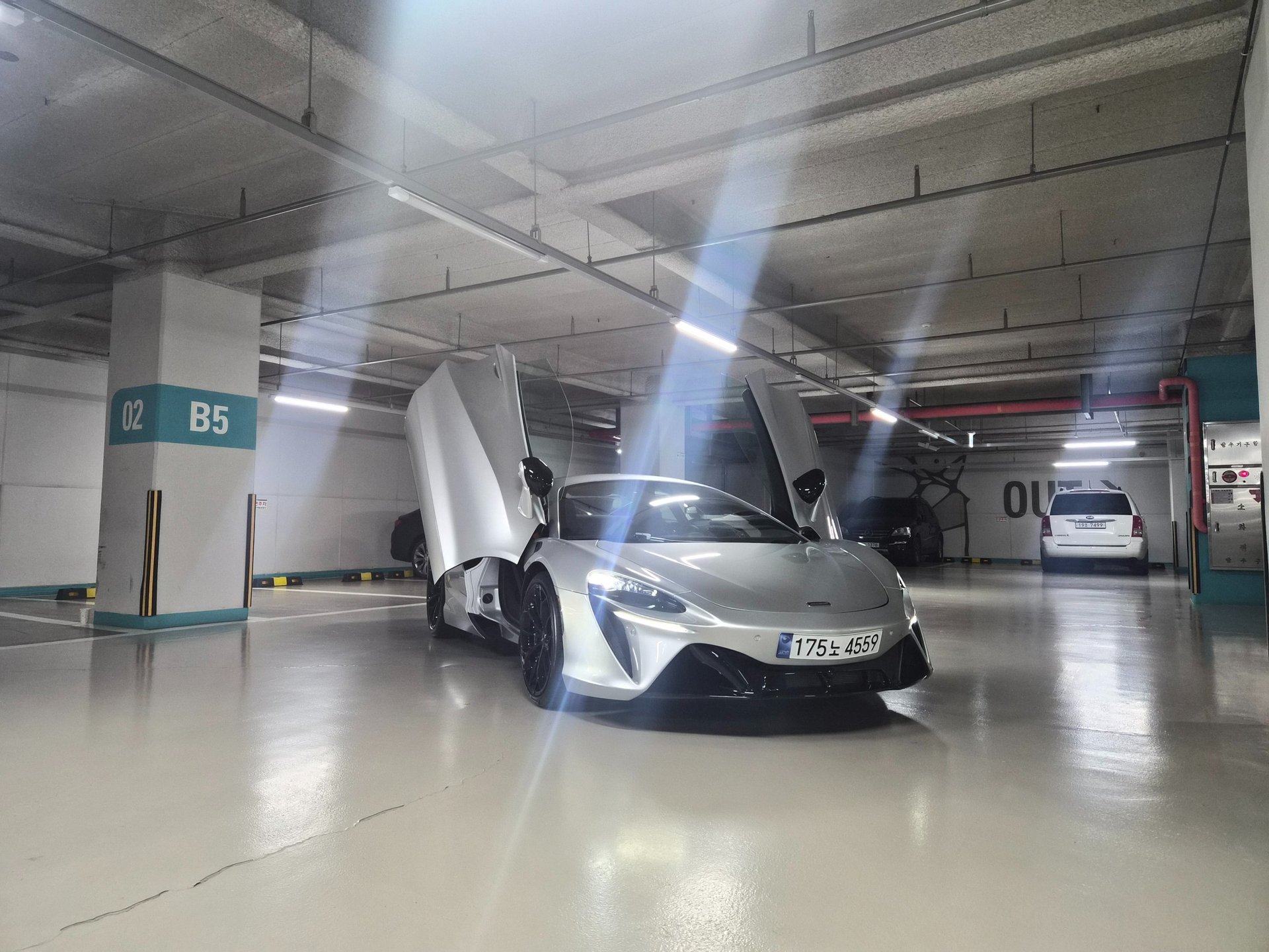 MCLAREN ARTURA - View 1