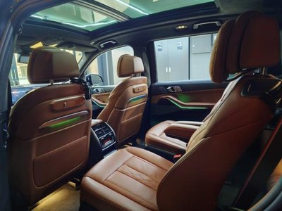 2025 BMW X7 缩略图 12