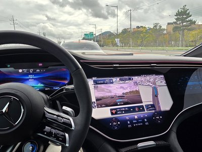 MERCEDES-BENZ EQE - 8