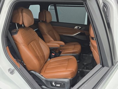 2024 BMW X7 thumbnail 17