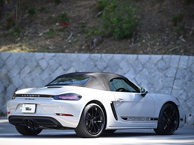 PORSCHE 718 - 8