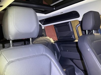 LAND ROVER DEFENDER - 4