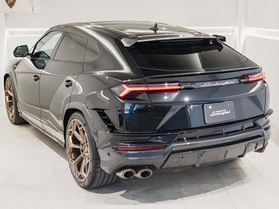 LAMBORGHINI URUS - 6