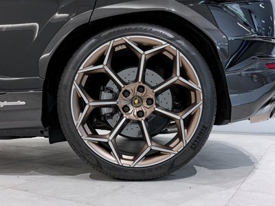 LAMBORGHINI URUS - 10