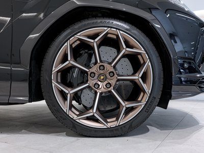 LAMBORGHINI URUS - 9