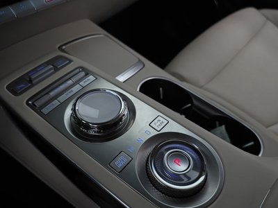 2021 Genesis GV70 — миниатюра 12