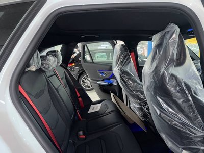 2025 Mercedes-BENZ GLC photo 3