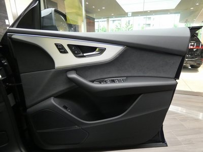 صورة مصغرة 40 لـ 2025 AUDI Q8
