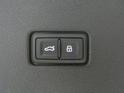 صورة مصغرة 38 لـ 2025 AUDI Q8