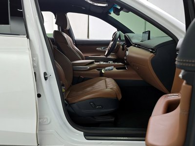 صورة 10 لـ 2021 Genesis GV70