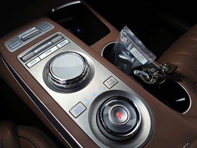 صورة 9 لـ 2021 Genesis GV70