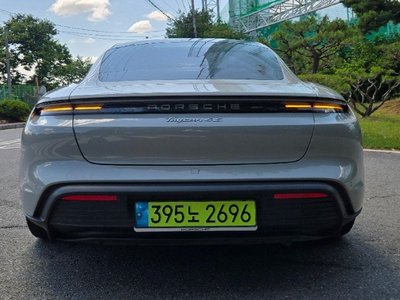 2024 Porsche TAYCAN 照片 3