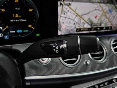 MERCEDES-BENZ E-CLASS - 9