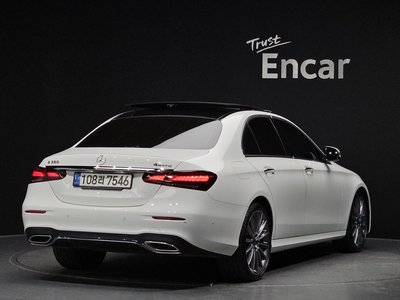 MERCEDES-BENZ E-CLASS - 4
