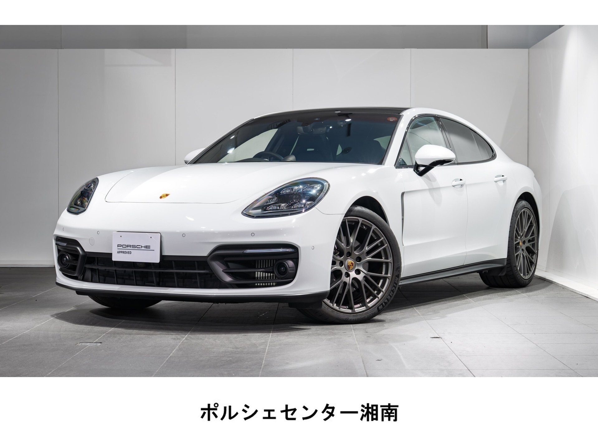 PORSCHE PANAMERA - View 1