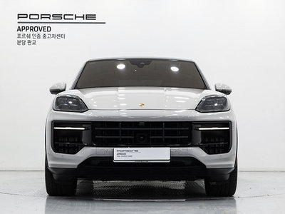2025 Porsche CAYENNE photo 2
