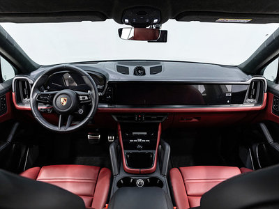 2025 Porsche CAYENNE photo 5