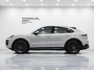 2025 Porsche CAYENNE photo 7