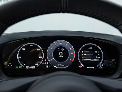 2025 Porsche CAYENNE photo 8