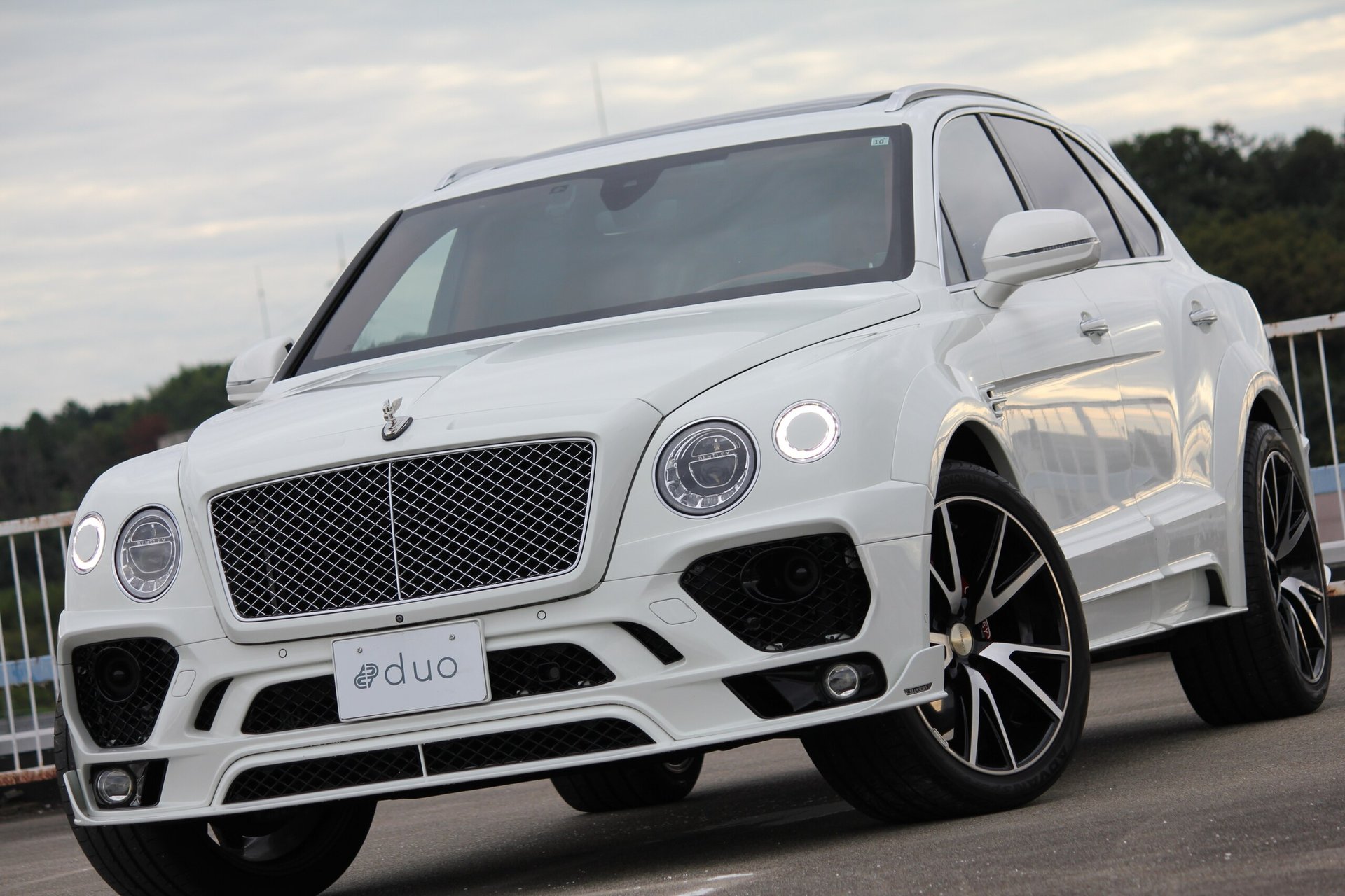 BENTLEY BENTAYGA - View 1