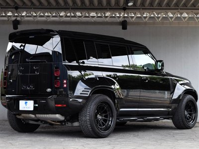 LAND ROVER DEFENDER - 9