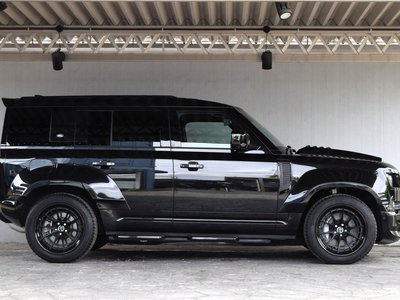 LAND ROVER DEFENDER - 7