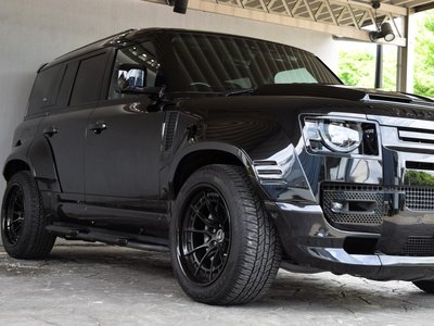 LAND ROVER DEFENDER - 4