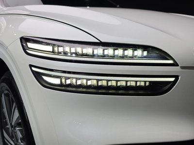 صورة 9 لـ 2024 Genesis GV70