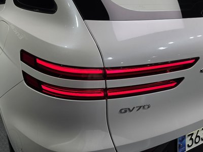 صورة 10 لـ 2024 Genesis GV70
