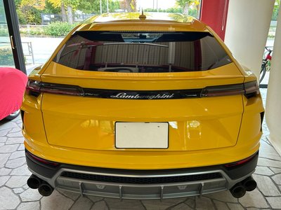 LAMBORGHINI URUS - 9