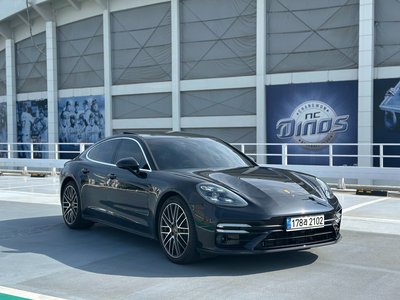PORSCHE PANAMERA - 1
