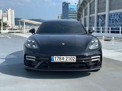 PORSCHE PANAMERA - 4