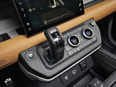 LAND ROVER DEFENDER - 9