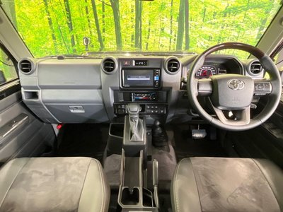 TOYOTA LAND CRUISER 70 - 2
