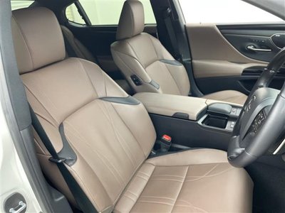 صورة مصغرة 30 لـ 2021 Lexus ES